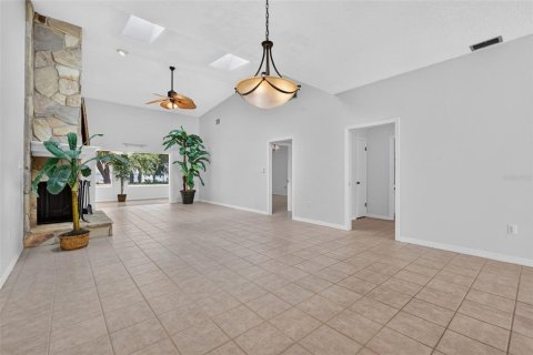 Condo in Eustis, Florida, 2 bedrooms  № 2215415 - photo 22