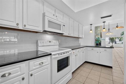 Condo in Eustis, Florida, 2 bedrooms  № 2215415 - photo 26