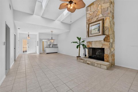 Condo in Eustis, Florida, 2 bedrooms  № 2215415 - photo 18
