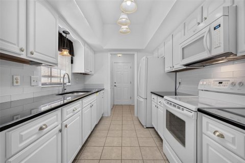 Condo in Eustis, Florida, 2 bedrooms  № 2215415 - photo 24