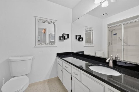 Condo in Eustis, Florida, 2 bedrooms  № 2215415 - photo 9