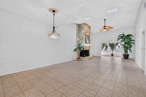 Condo in Eustis, Florida, 2 bedrooms  № 2215415 - photo 15