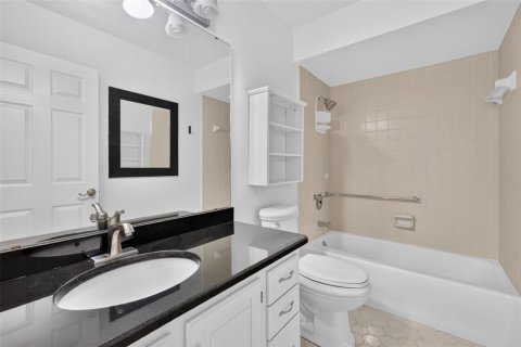 Condo in Eustis, Florida, 2 bedrooms  № 2215415 - photo 13
