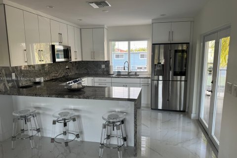 Casa en alquiler en Key Largo, Florida, 3 dormitorios, 183.11 m2 № 2034934 - foto 2