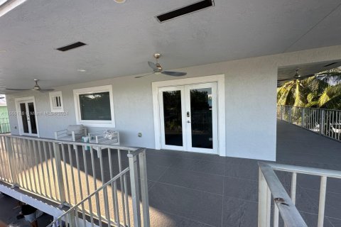Casa en alquiler en Key Largo, Florida, 3 dormitorios, 183.11 m2 № 2034934 - foto 4