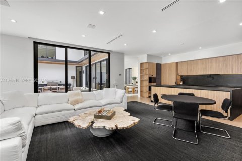 Villa ou maison à vendre à South Miami, Floride: 6 chambres, 636.1 m2 № 1996151 - photo 25