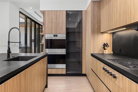 Villa ou maison à vendre à South Miami, Floride: 6 chambres, 636.1 m2 № 1996151 - photo 29