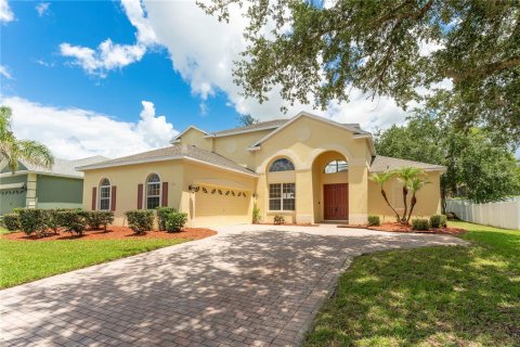 House in Clermont, Florida 4 bedrooms, 303.7 sq.m. № 2220461