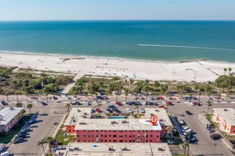 Copropriété à vendre à Saint Pete Beach, Floride: 2 chambres, 72.46 m2 № 1716538 - photo 1