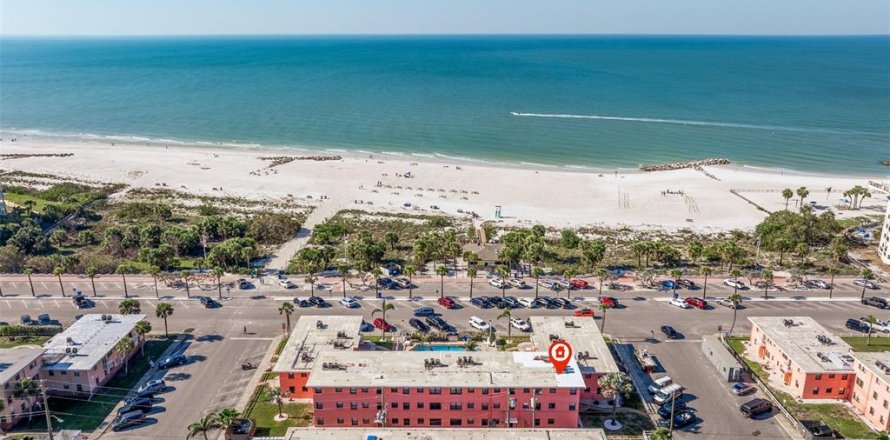 Condominio en Saint Pete Beach, Florida, 2 dormitorios № 1716538