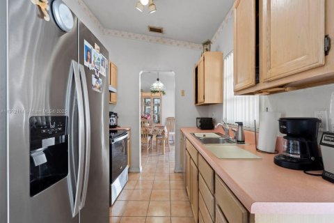 Купить виллу или дом в Хомстед, Флорида 4 спальни, 132.2м2, № 1954001 - фото 17