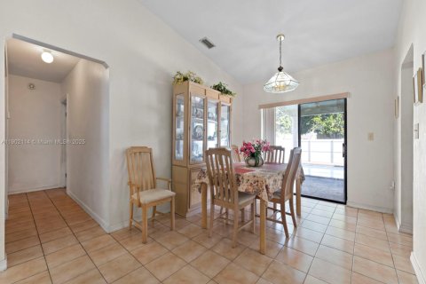 Купить виллу или дом в Хомстед, Флорида 4 спальни, 132.2м2, № 1954001 - фото 13