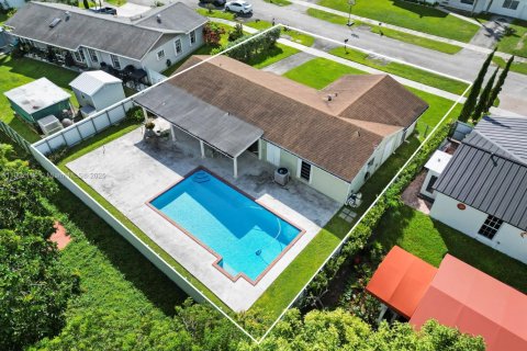 Купить виллу или дом в Хомстед, Флорида 4 спальни, 132.2м2, № 1954001 - фото 5