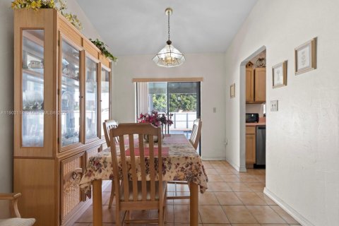 Купить виллу или дом в Хомстед, Флорида 4 спальни, 132.2м2, № 1954001 - фото 14