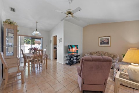 Купить виллу или дом в Хомстед, Флорида 4 спальни, 132.2м2, № 1954001 - фото 10