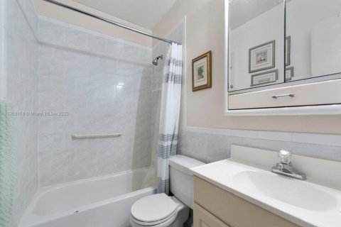 Купить виллу или дом в Хомстед, Флорида 4 спальни, 132.2м2, № 1954001 - фото 27