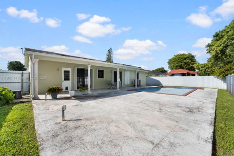Купить виллу или дом в Хомстед, Флорида 4 спальни, 132.2м2, № 1954001 - фото 30