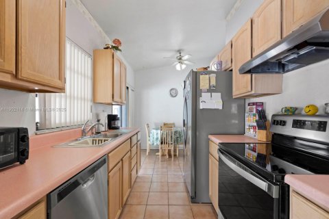 Купить виллу или дом в Хомстед, Флорида 4 спальни, 132.2м2, № 1954001 - фото 16