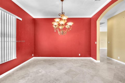House in Royal Palm Beach, Florida 5 bedrooms, 361.76 sq.m. № 1860793 - photo 4