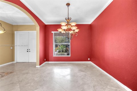 House in Royal Palm Beach, Florida 5 bedrooms, 361.76 sq.m. № 1860793 - photo 3