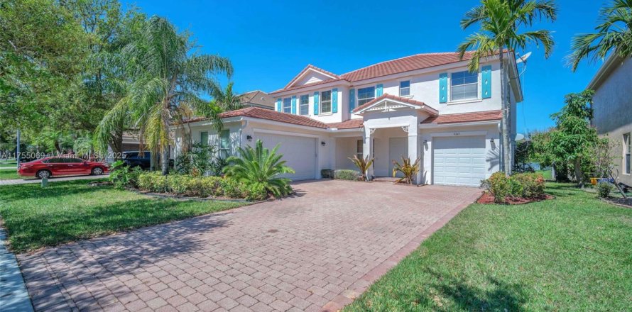 House in Royal Palm Beach, Florida 5 bedrooms, 361.76 sq.m. № 1860793