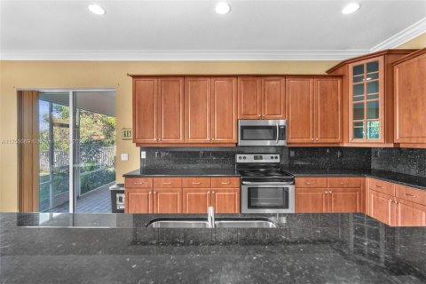 House in Royal Palm Beach, Florida 5 bedrooms, 361.76 sq.m. № 1860793 - photo 14