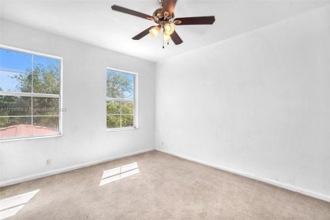 House in Royal Palm Beach, Florida 5 bedrooms, 361.76 sq.m. № 1860793 - photo 28