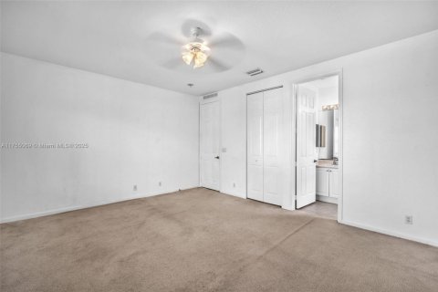 House in Royal Palm Beach, Florida 5 bedrooms, 361.76 sq.m. № 1860793 - photo 29