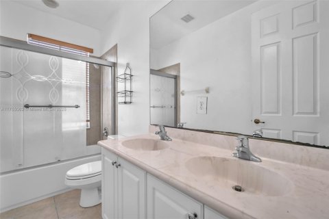 House in Royal Palm Beach, Florida 5 bedrooms, 361.76 sq.m. № 1860793 - photo 27
