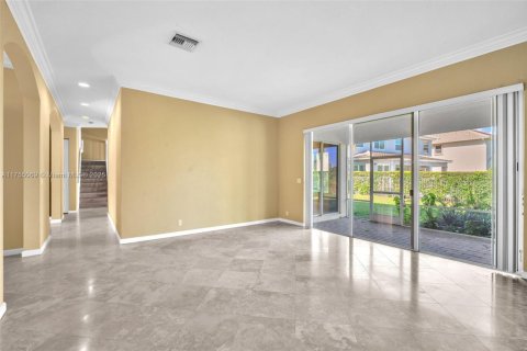 House in Royal Palm Beach, Florida 5 bedrooms, 361.76 sq.m. № 1860793 - photo 7