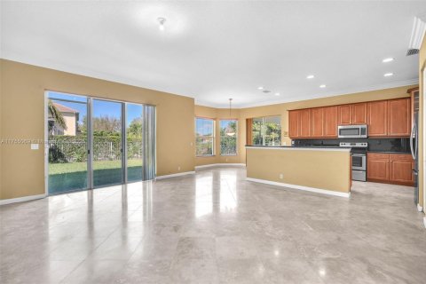 House in Royal Palm Beach, Florida 5 bedrooms, 361.76 sq.m. № 1860793 - photo 9