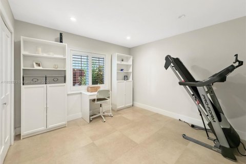 House in Miami, Florida 4 bedrooms, 233.18 sq.m. № 1830289 - photo 22