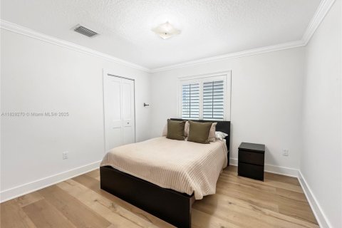 House in Miami, Florida 4 bedrooms, 233.18 sq.m. № 1830289 - photo 18