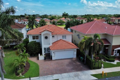 House in Miami, Florida 4 bedrooms, 233.18 sq.m. № 1830289 - photo 27