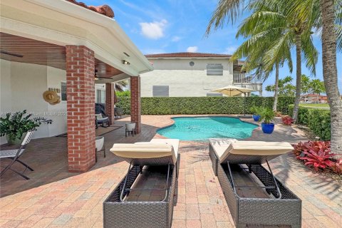 House in Miami, Florida 4 bedrooms, 233.18 sq.m. № 1830289 - photo 24