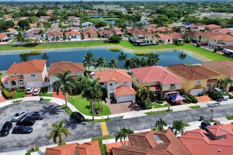 House in Miami, Florida 4 bedrooms, 233.18 sq.m. № 1830289 - photo 29
