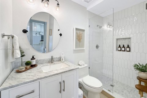House in Miami, Florida 4 bedrooms, 233.18 sq.m. № 1830289 - photo 19
