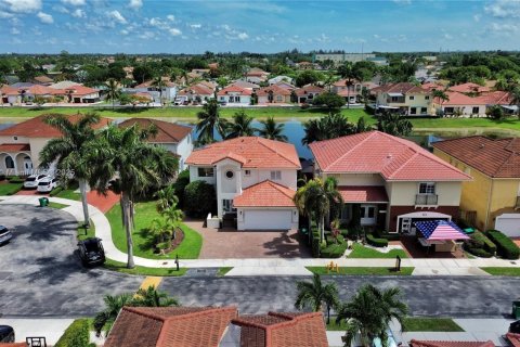 House in Miami, Florida 4 bedrooms, 233.18 sq.m. № 1830289 - photo 28