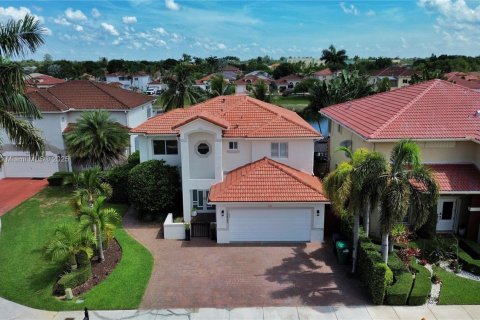 House in Miami, Florida 4 bedrooms, 233.18 sq.m. № 1830289 - photo 2