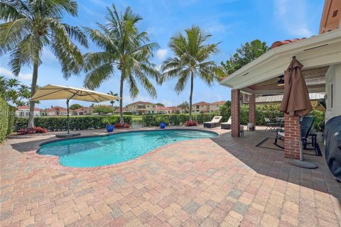 House in Miami, Florida 4 bedrooms, 233.18 sq.m. № 1830289 - photo 23