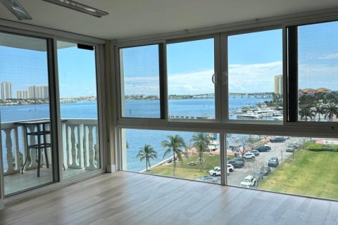Condominio en alquiler en Lake Park, Florida, 2 dormitorios, 126.63 m2 № 2154630 - foto 3