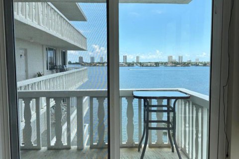Condominio en alquiler en Lake Park, Florida, 2 dormitorios, 126.63 m2 № 2154630 - foto 6
