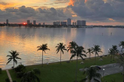Condominio en alquiler en Lake Park, Florida, 2 dormitorios, 126.63 m2 № 2154630 - foto 24