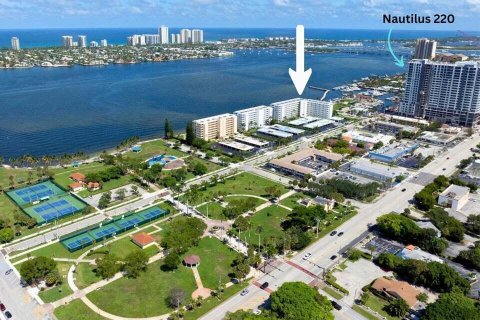 Condominio en Lake Park, Florida, 2 dormitorios № 2154630