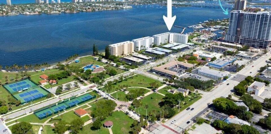 Condominio en Lake Park, Florida, 2 dormitorios  № 2154630