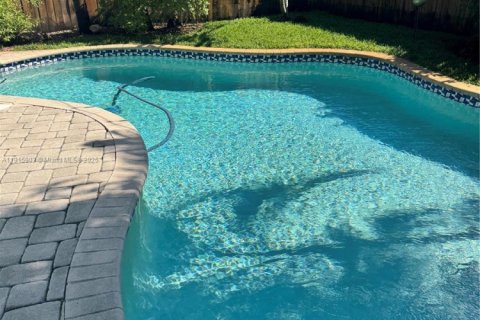 Villa ou maison à vendre à Pembroke Pines, Floride: 3 chambres, 167.69 m2 № 1970769 - photo 3