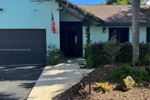 Villa ou maison à vendre à Pembroke Pines, Floride: 3 chambres, 167.69 m2 № 1970769 - photo 2