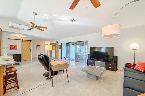 Villa ou maison à vendre à Pembroke Pines, Floride: 3 chambres, 167.69 m2 № 1970769 - photo 4