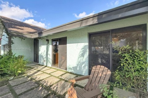 Villa ou maison à vendre à Pembroke Pines, Floride: 3 chambres, 167.69 m2 № 1970769 - photo 30