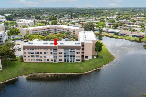 Condo in Sunrise, Florida, 2 bedrooms № 2082344 - photo 6